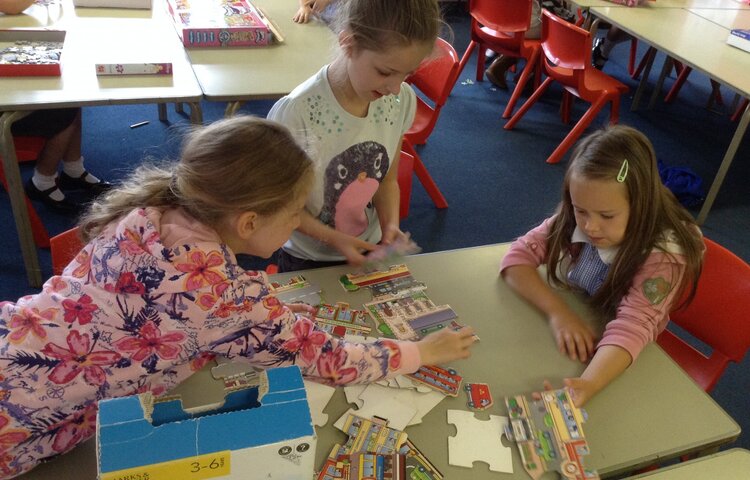 Image of EYFS and KS1 solve jigsaw puzzles